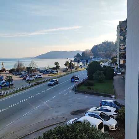 Appartamento Chic Vista Lago - Casa Janis Verbania Bagian luar foto