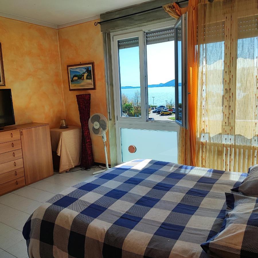 Appartamento Chic Vista Lago - Casa Janis Verbania Bagian luar foto
