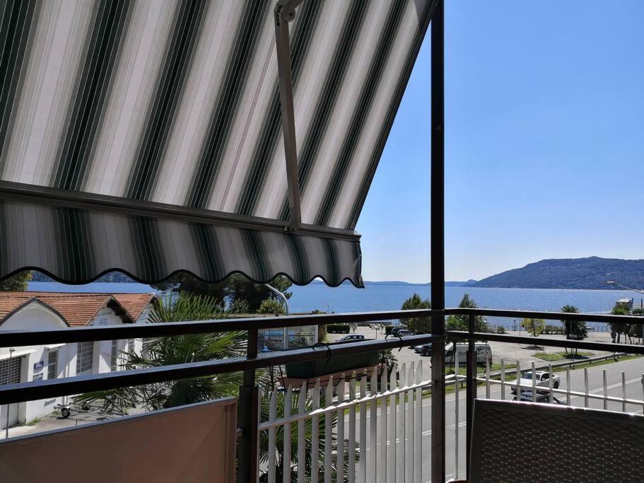Appartamento Chic Vista Lago - Casa Janis Verbania Bagian luar foto