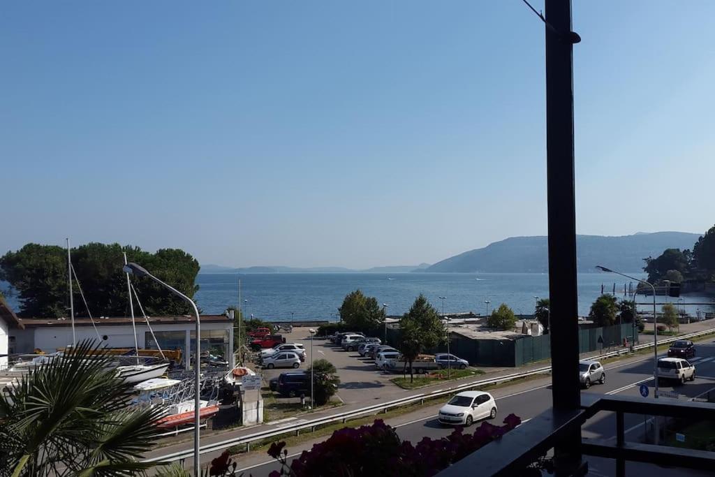 Appartamento Chic Vista Lago - Casa Janis Verbania Bagian luar foto